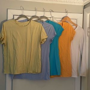 Set of 5 women’s T-shirts